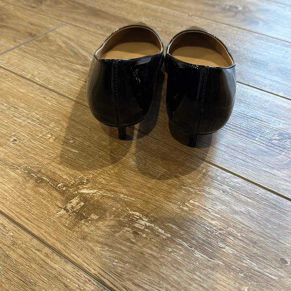 Ann Taylor Black Patten Leather Kitten Heel Pumps Size 8 - Picture 5 of 13
